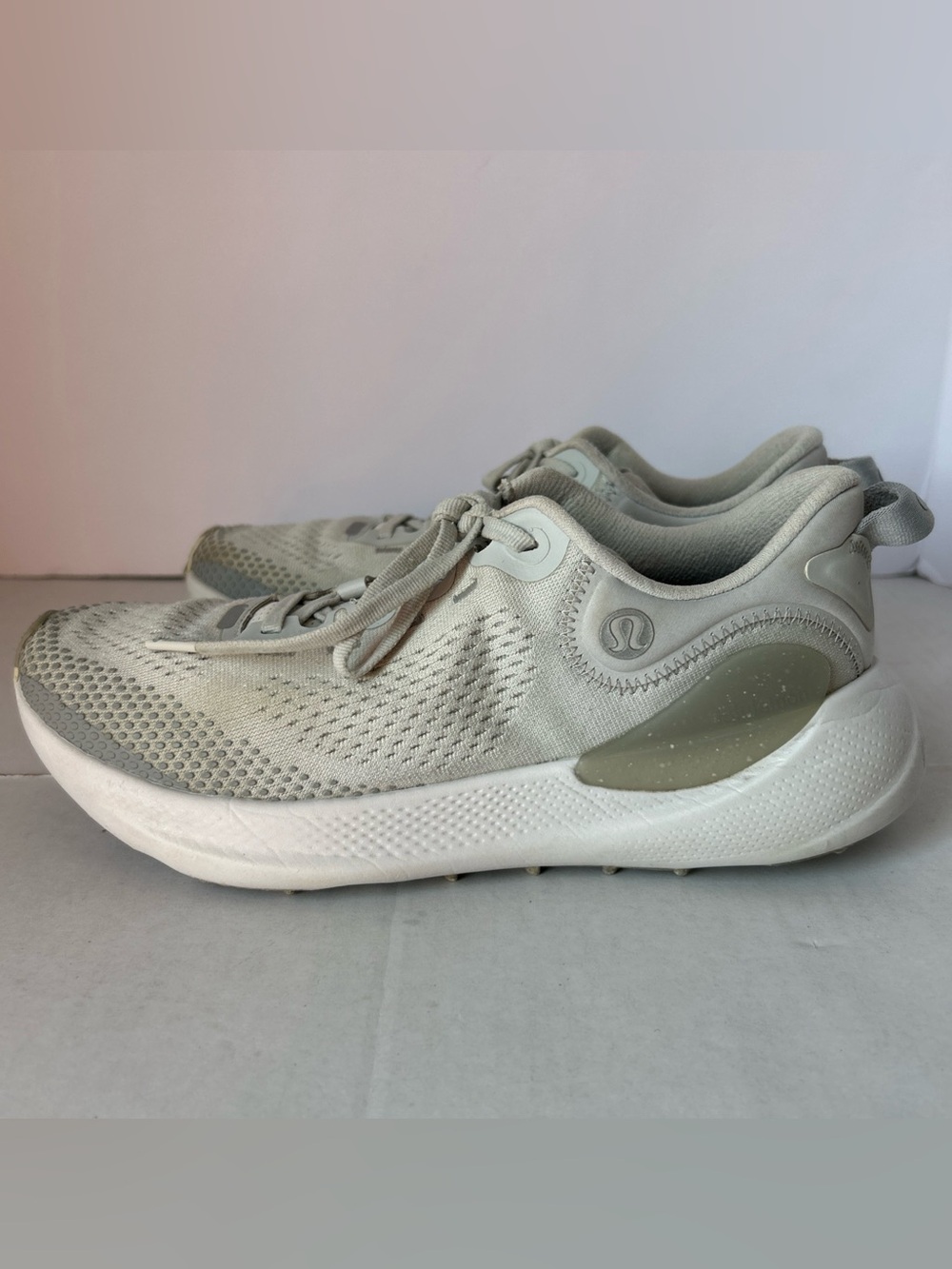 lululemon Beyondfeel Run Women’s White Beige Size 8